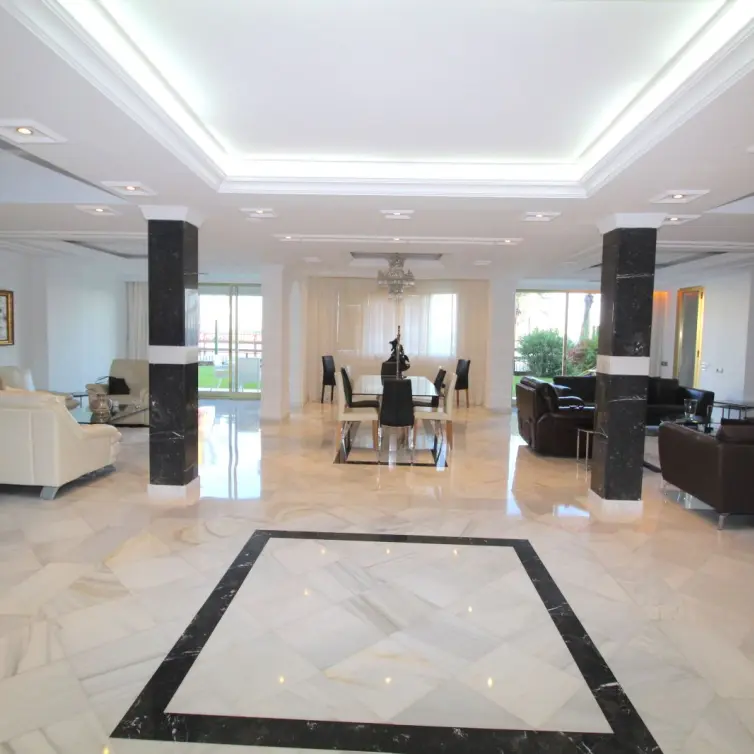 Alquiler a corto plazo de apartamento en planta baja en Puerto Banús