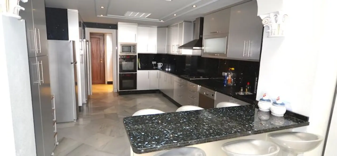 Alquiler a corto plazo de apartamento en planta baja en Puerto Banús 3