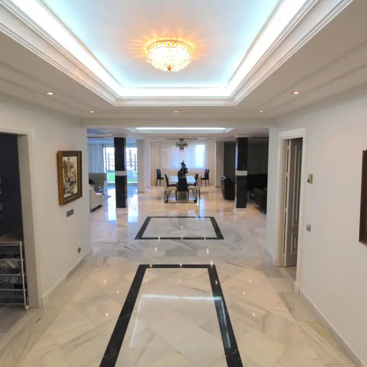 Alquiler a corto plazo de apartamento en planta baja en Puerto Banús