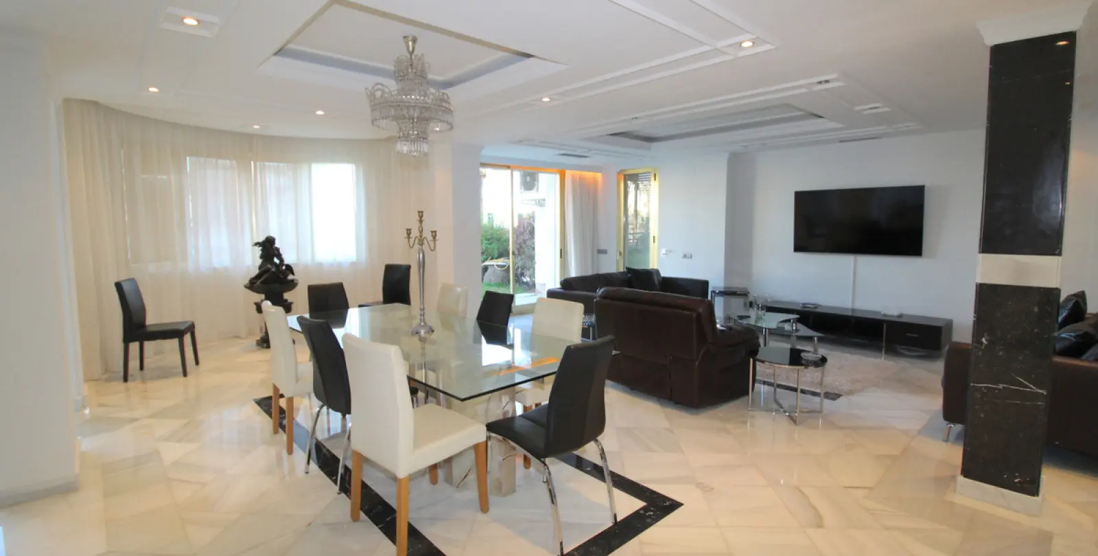 Alquiler a corto plazo de apartamento en planta baja en Puerto Banús 12