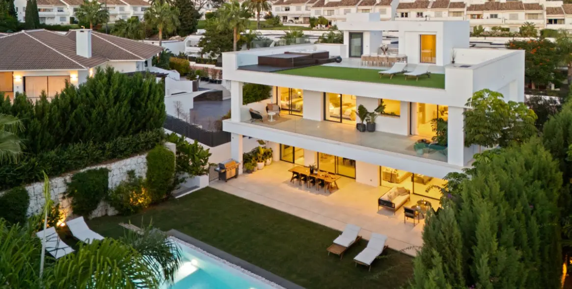 Продажа  отдельно стоящей виллы в Nueva Andalucía 1