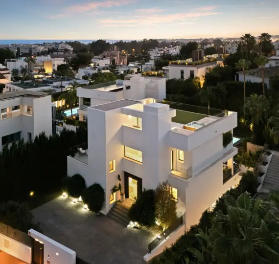 Продажа  отдельно стоящей виллы в Nueva Andalucía