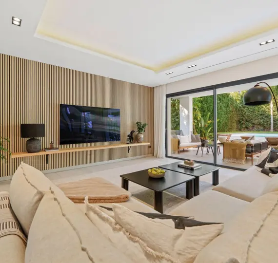 Продажа  отдельно стоящей виллы в Nueva Andalucía