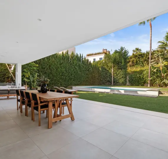 Продажа  отдельно стоящей виллы в Nueva Andalucía