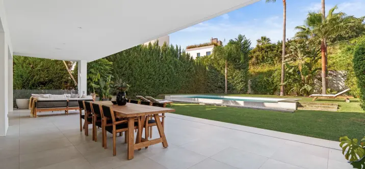 Продажа  отдельно стоящей виллы в Nueva Andalucía 3