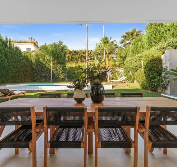 Продажа  отдельно стоящей виллы в Nueva Andalucía