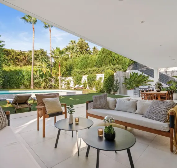 Продажа  отдельно стоящей виллы в Nueva Andalucía