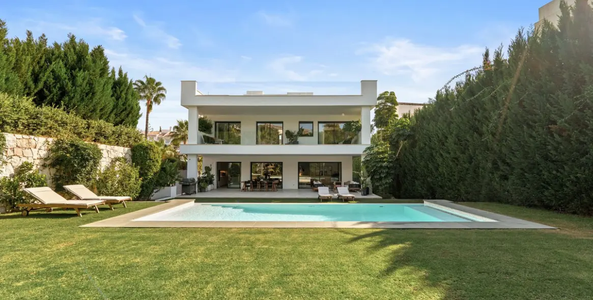 Продажа  отдельно стоящей виллы в Nueva Andalucía 9