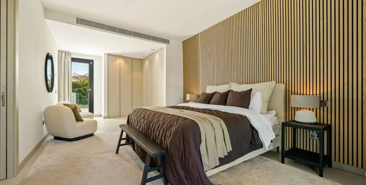 Продажа  отдельно стоящей виллы в Nueva Andalucía 11