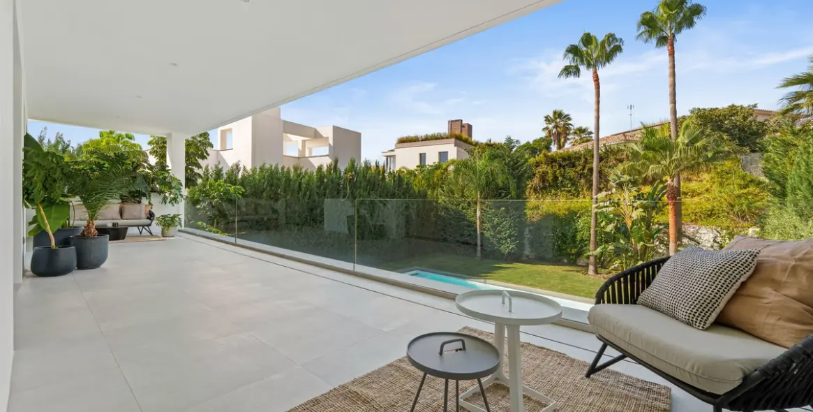 Продажа  отдельно стоящей виллы в Nueva Andalucía 20