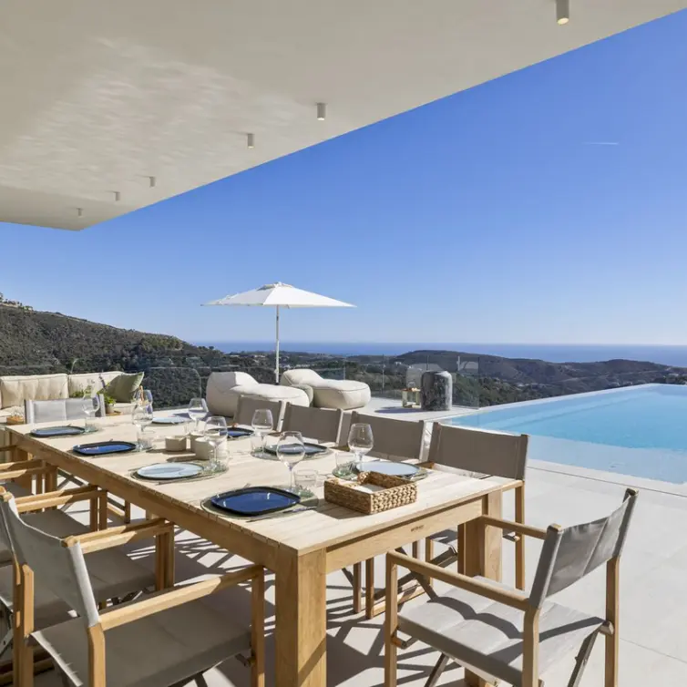 Short-term rent of detached villa in Benahavís
