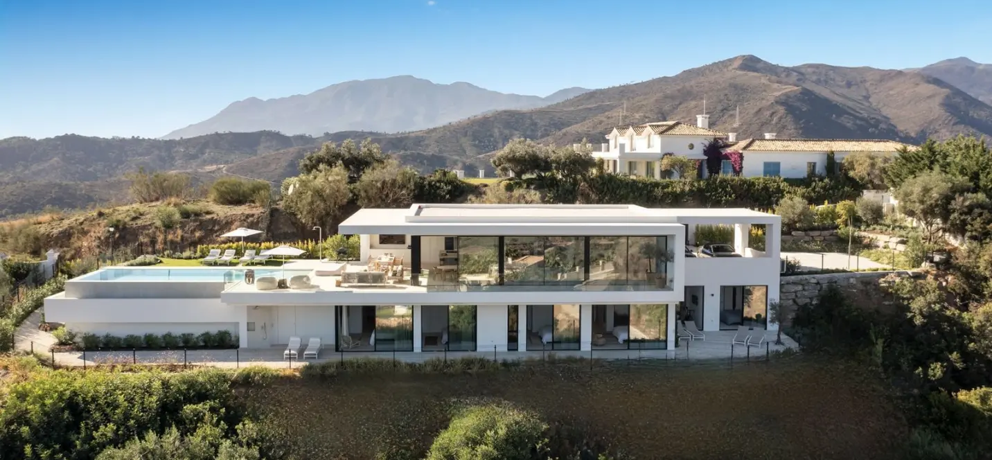 Short-term rent of detached villa in Benahavís 0