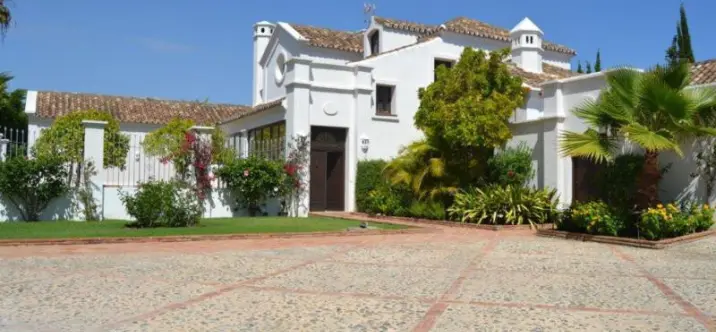 Продажа  отдельно стоящей виллы в Guadalmina Baja 0