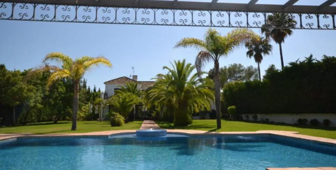 Продажа  отдельно стоящей виллы в Guadalmina Baja 2