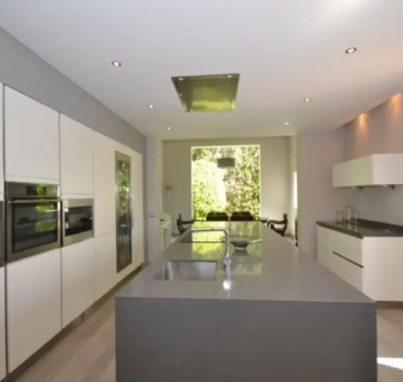 Продажа  отдельно стоящей виллы в Guadalmina Baja