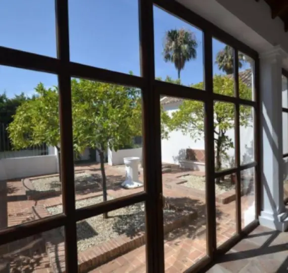 Продажа  отдельно стоящей виллы в Guadalmina Baja