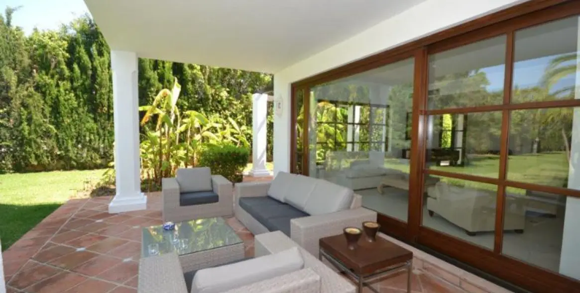 Продажа  отдельно стоящей виллы в Guadalmina Baja 11