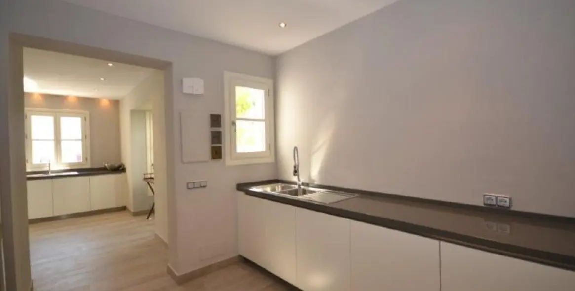 Продажа  отдельно стоящей виллы в Guadalmina Baja 17