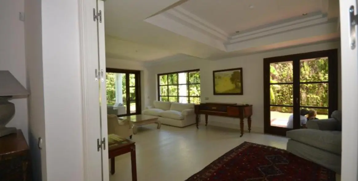 Продажа  отдельно стоящей виллы в Guadalmina Baja 19