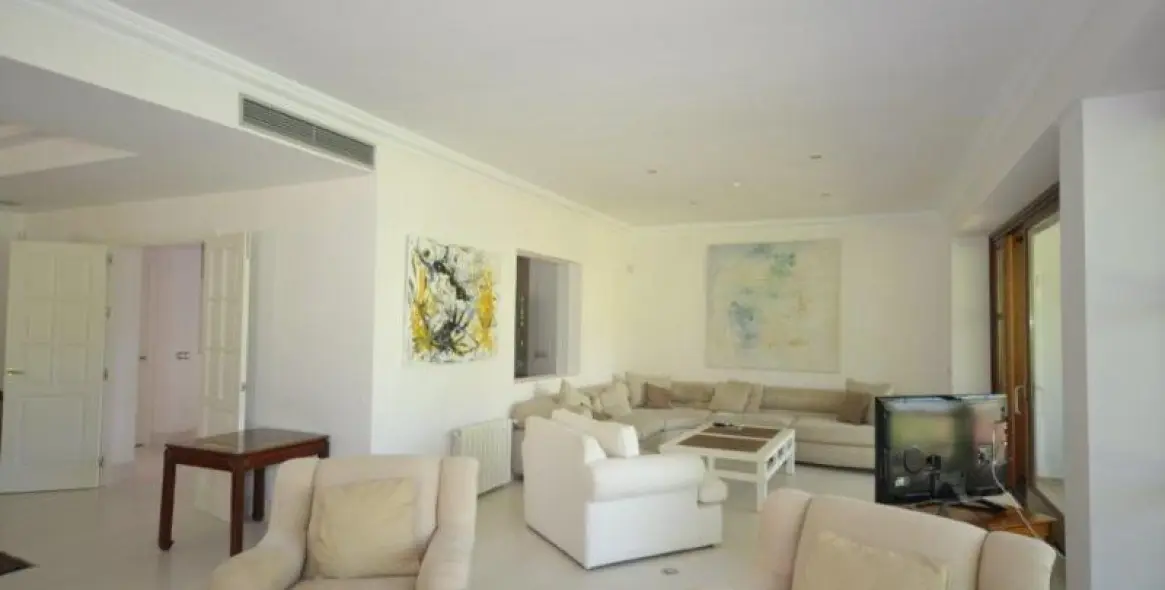 Long-term rent of detached villa in Guadalmina Baja 21