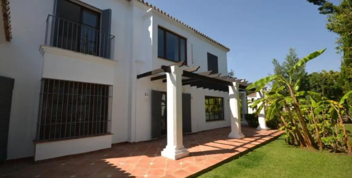 Long-term rent of detached villa in Guadalmina Baja 25