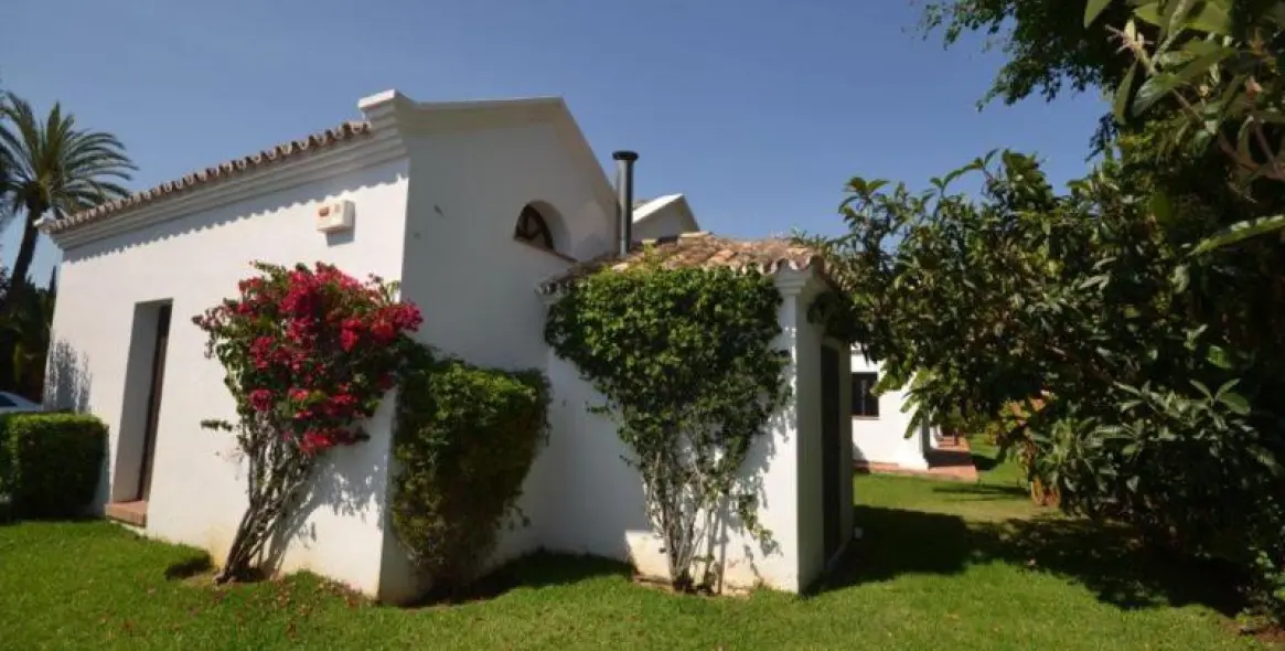 Long-term rent of detached villa in Guadalmina Baja 26