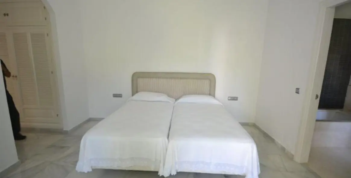 Long-term rent of detached villa in Guadalmina Baja 40