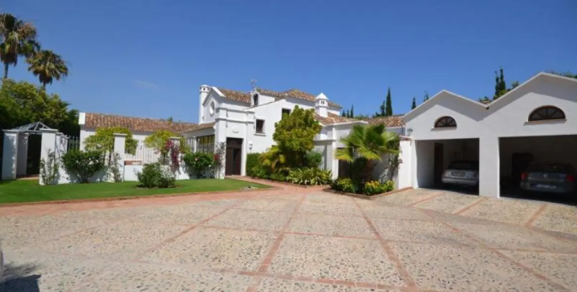 Long-term rent of detached villa in Guadalmina Baja 43