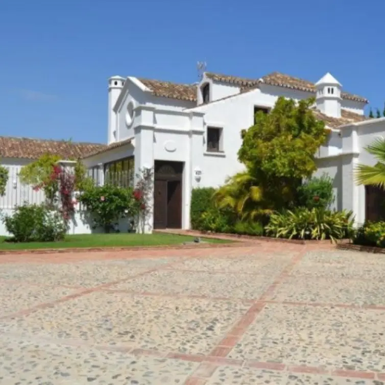 Venta de villa independiente en Guadalmina Baja