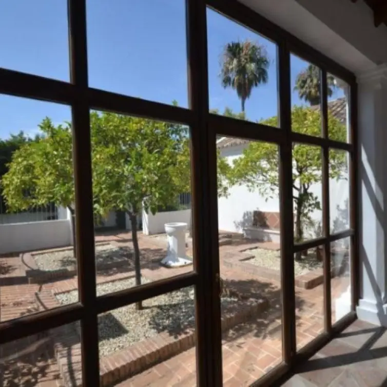 Venta de villa independiente en Guadalmina Baja