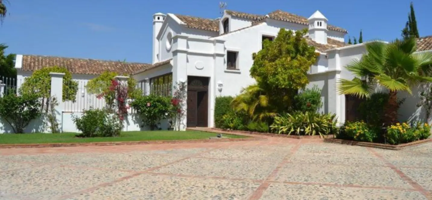 Alquiler a largo plazo de villa independiente en Guadalmina Baja 0