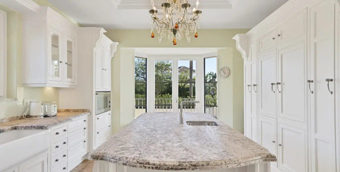 Продажа  отдельно стоящей виллы в Benahavís 8