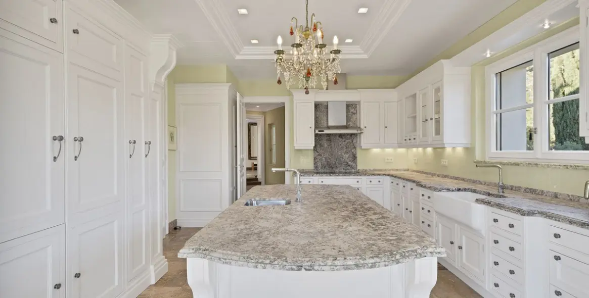 Продажа  отдельно стоящей виллы в Benahavís 9