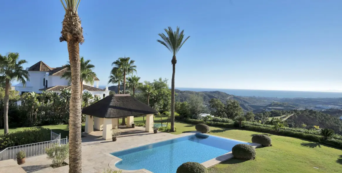 Продажа  отдельно стоящей виллы в Benahavís 15