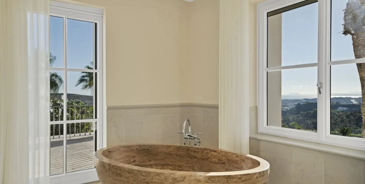 Продажа  отдельно стоящей виллы в Benahavís 17