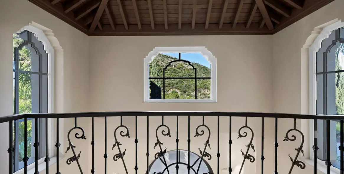 Продажа  отдельно стоящей виллы в Benahavís 18