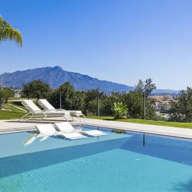 Sale of detached villa in Benahavís
