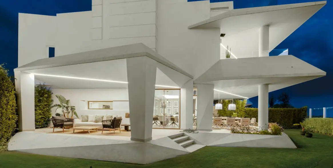 Продажа дома на две семьи в Nueva Andalucía (район Nueva Andalucía) 1