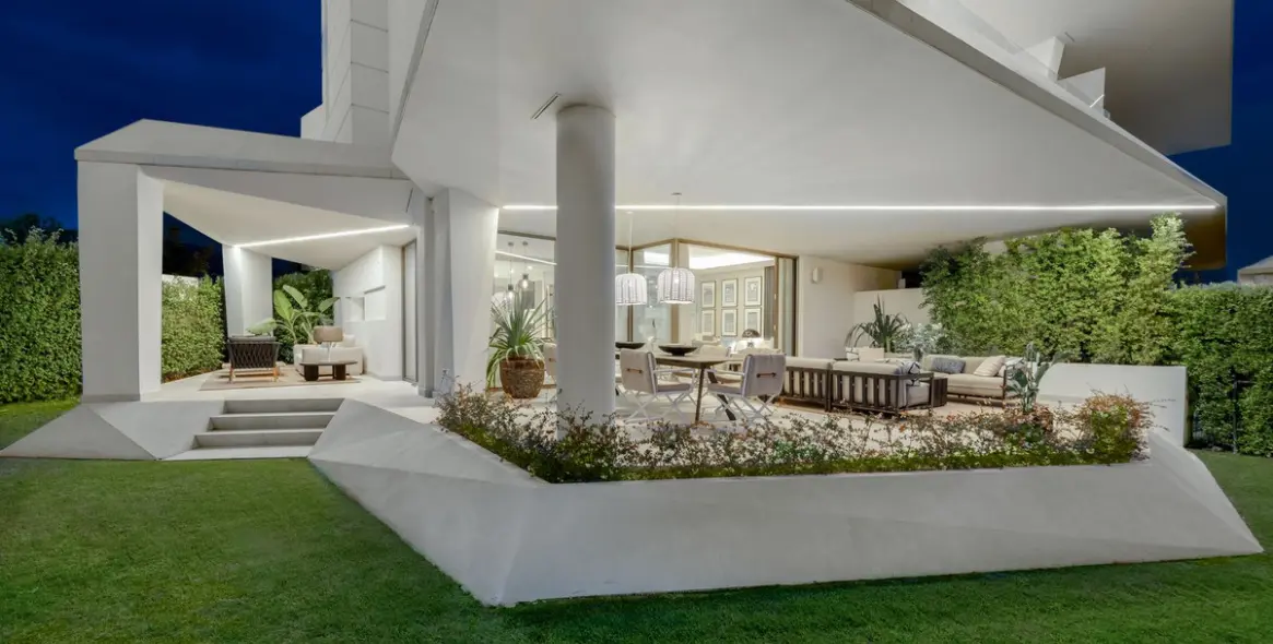 Продажа дома на две семьи в Nueva Andalucía (район Nueva Andalucía) 2