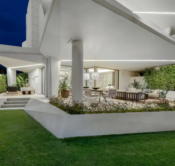 Дом на две семьи R5208745