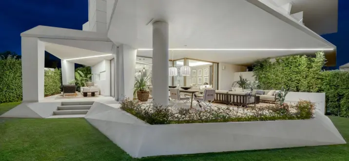 Дом на две семьи R5208745 1