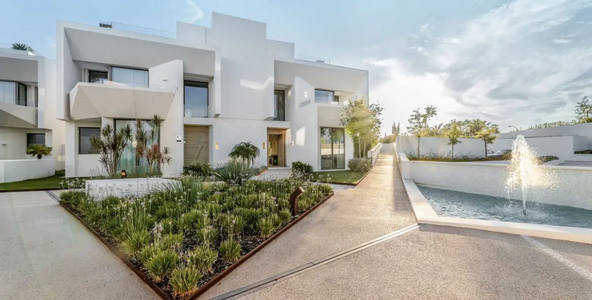 Продажа дома на две семьи в Nueva Andalucía (район Nueva Andalucía) 3