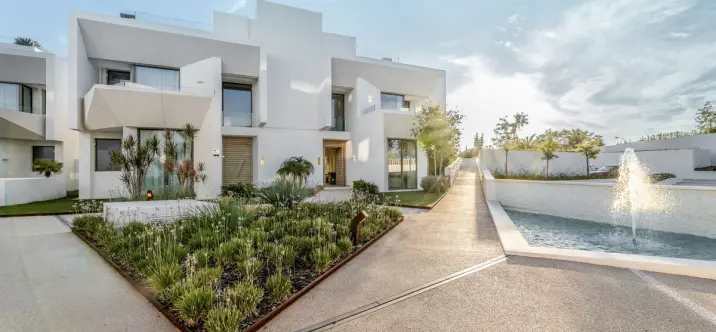 Дом на две семьи R5208745 2