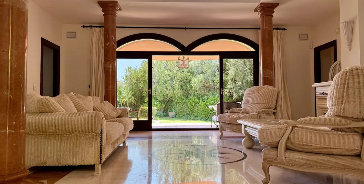 Продажа  отдельно стоящей виллы в Marbella (район Sierra Blanca) 2