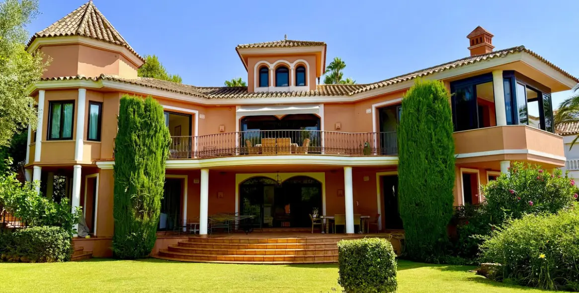 Продажа  отдельно стоящей виллы в Marbella (район Sierra Blanca) 3