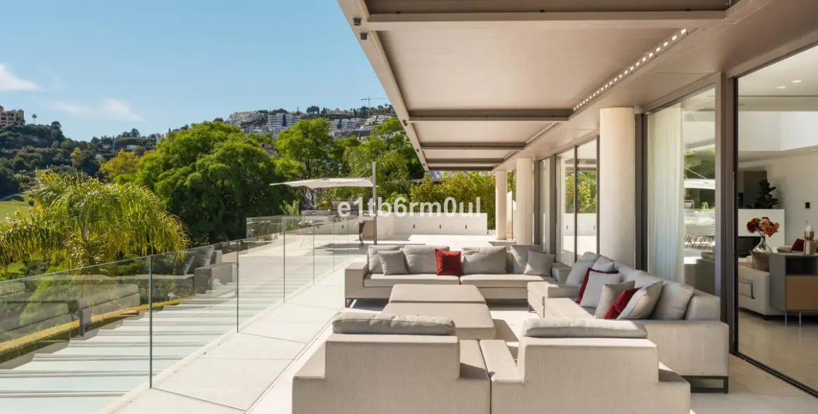 Sale of detached villa in La Quinta 4