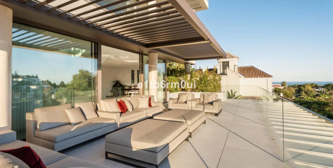 Sale of detached villa in La Quinta 6