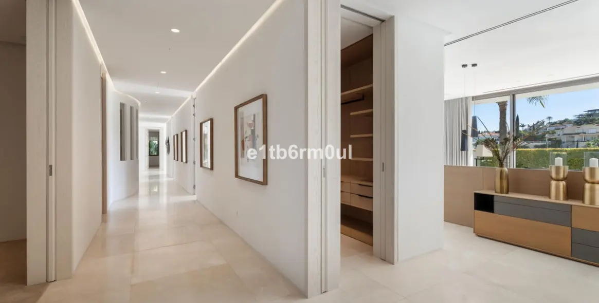 Sale of detached villa in La Quinta 14