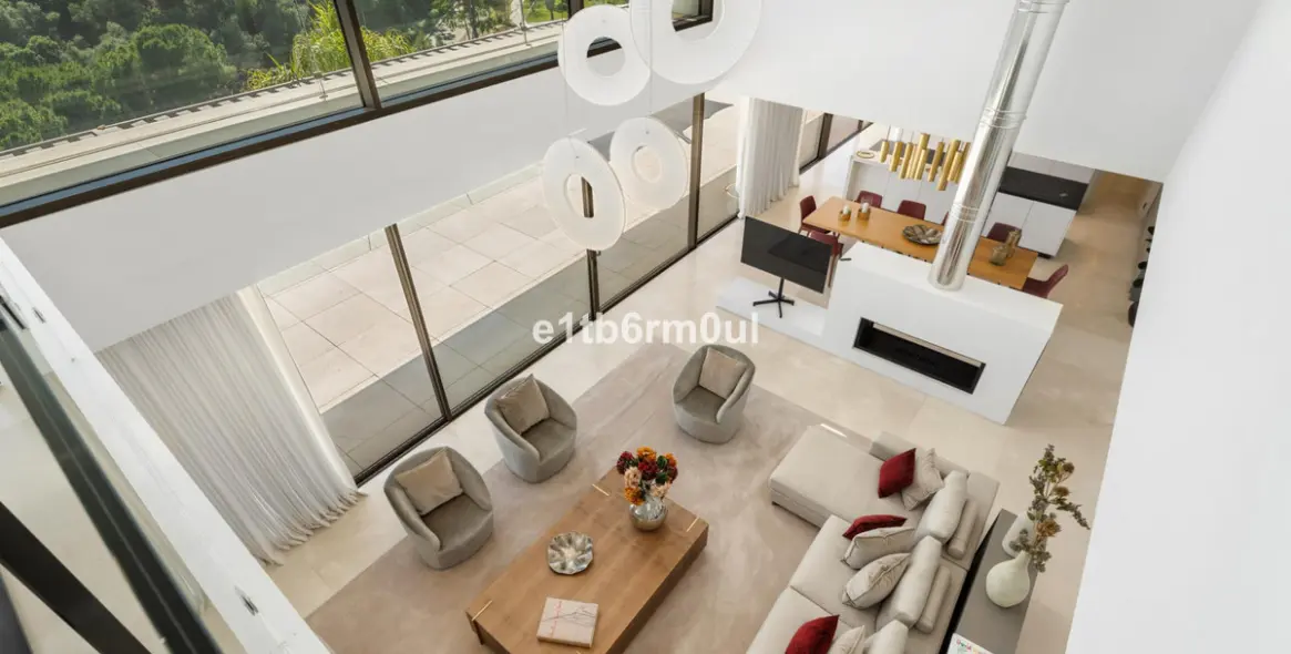 Sale of detached villa in La Quinta 17