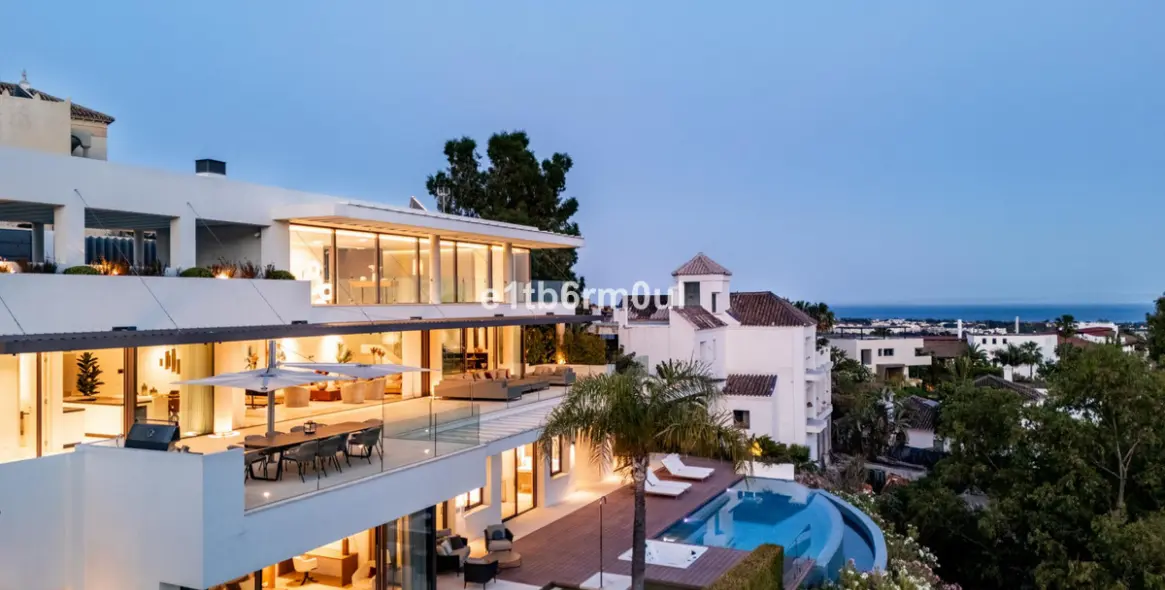 Sale of detached villa in La Quinta 18